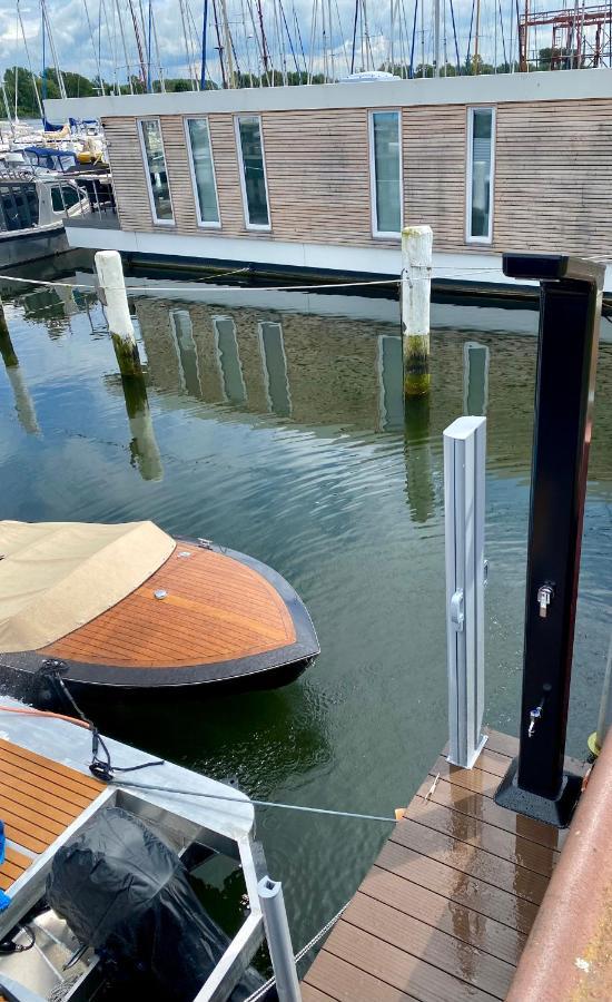 Hausboot Mit Traumlage In Luebeck-Travemuende Hotel Exterior foto