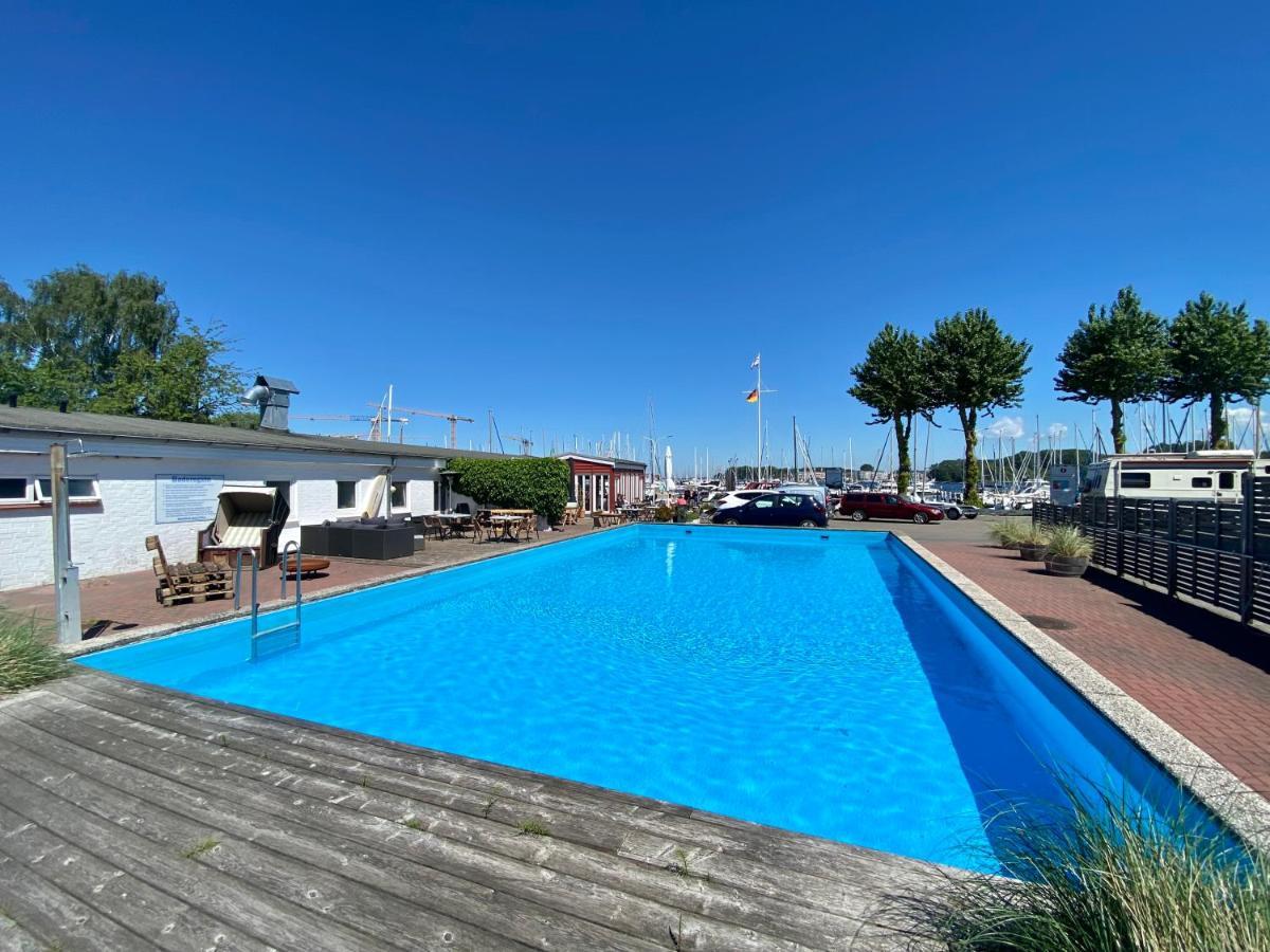 Hausboot Mit Traumlage In Luebeck-Travemuende Hotel Exterior foto
