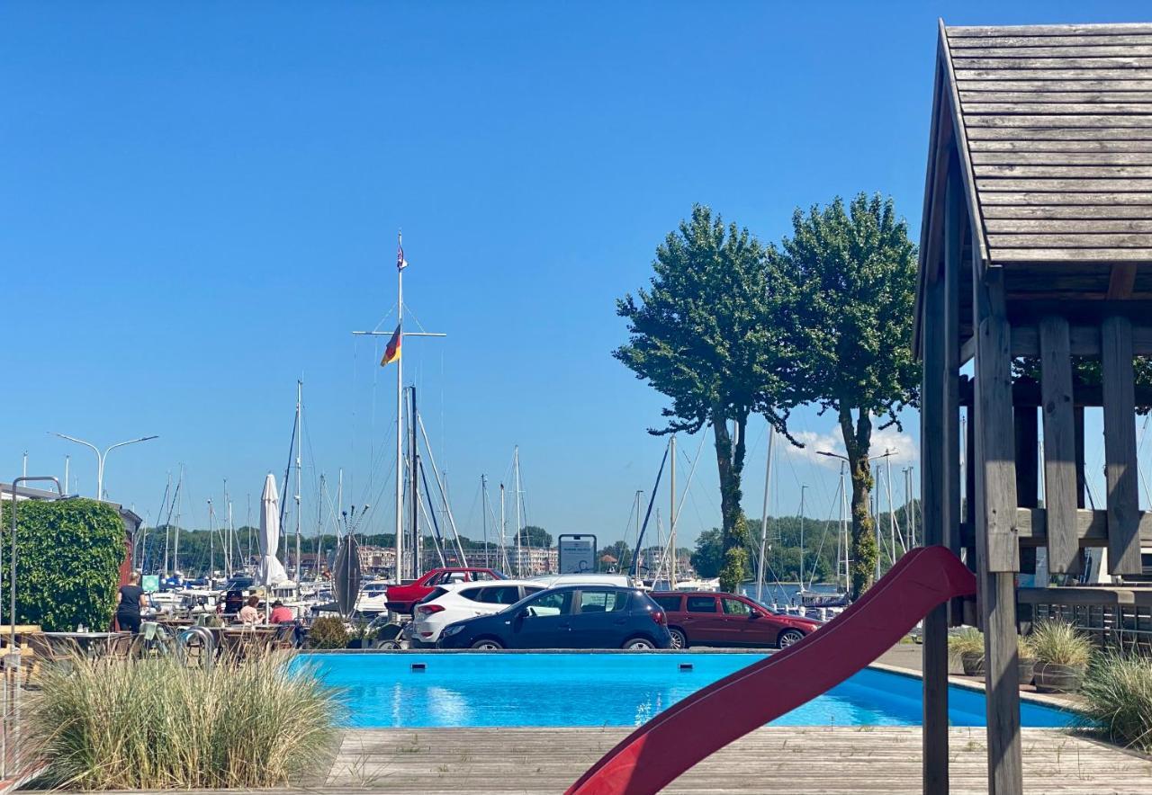 Hausboot Mit Traumlage In Luebeck-Travemuende Hotel Exterior foto