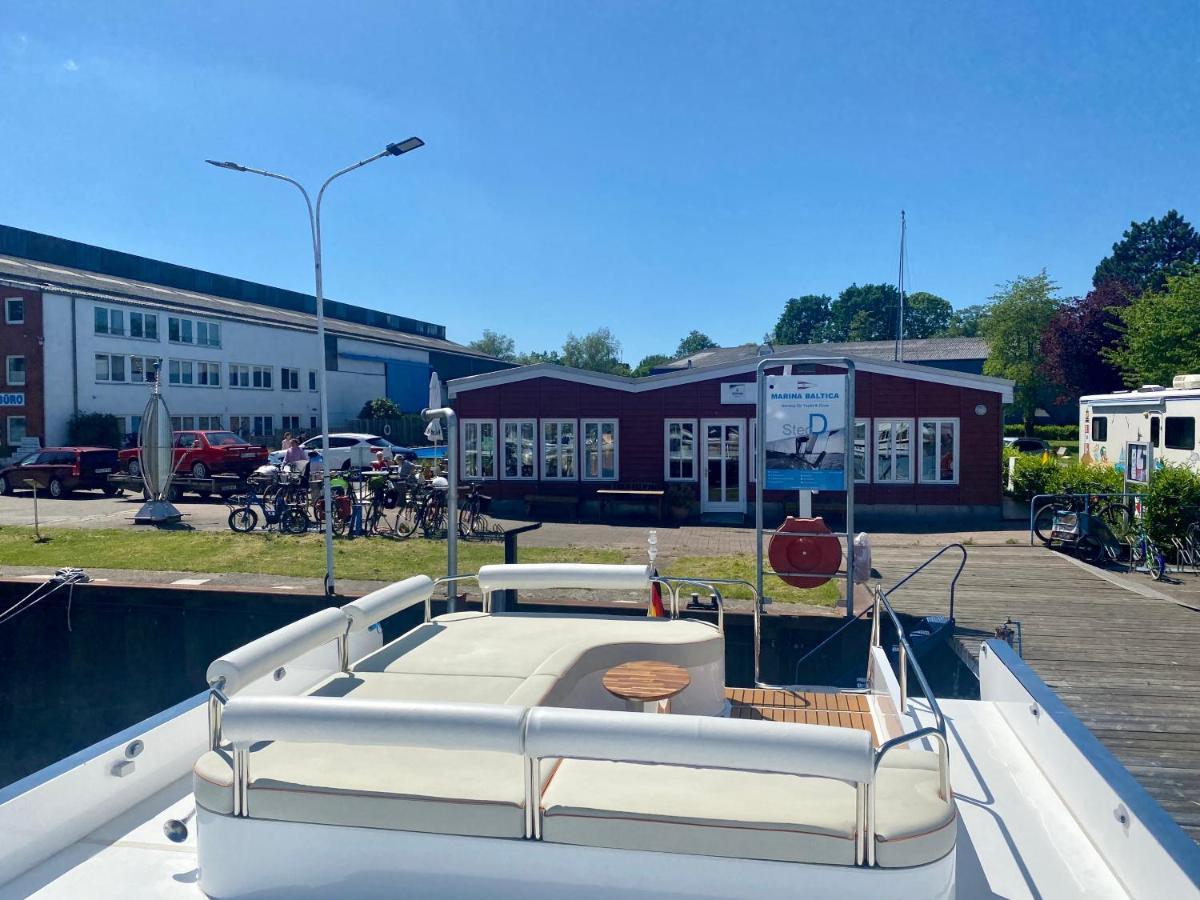 Hausboot Mit Traumlage In Luebeck-Travemuende Hotel Exterior foto